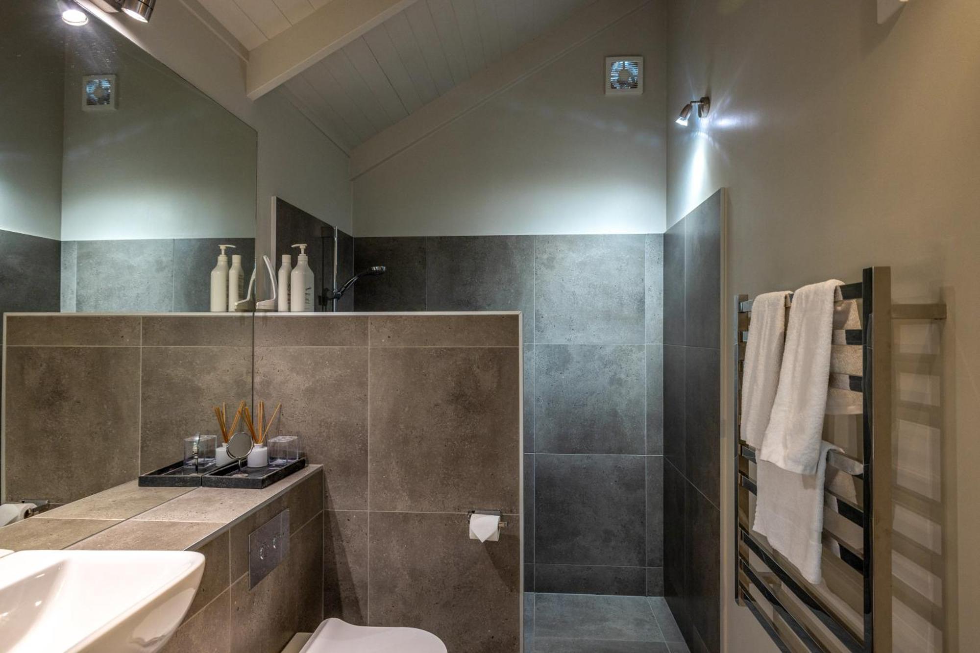 The Moorings Studio Apartments Oneroa Экстерьер фото